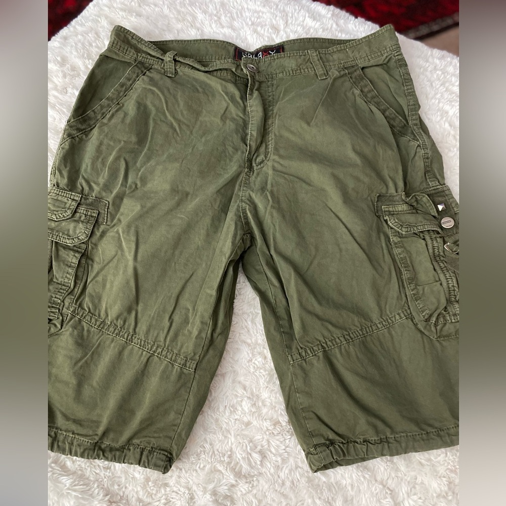 GALAXY BY HARVIC  DARK OLIVE CARGO SHORTS 34